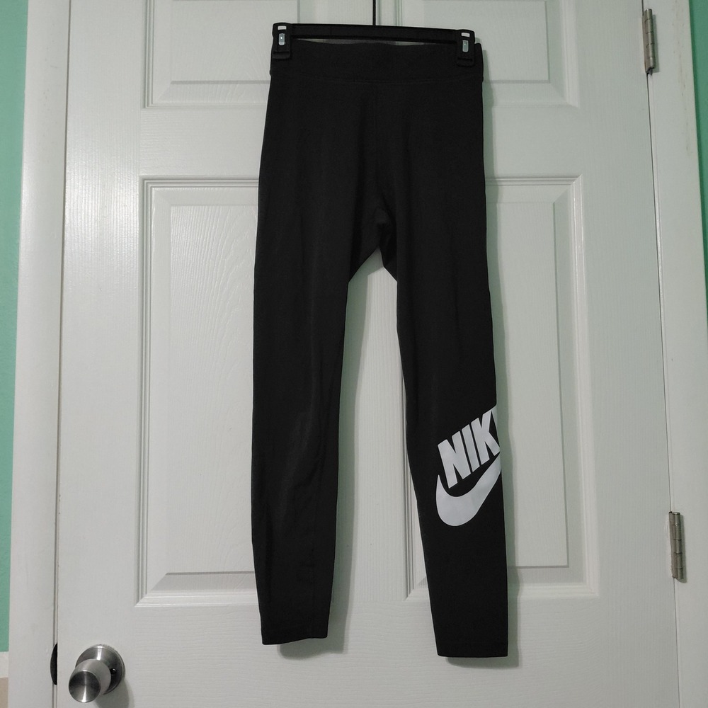 Nike Sportswear Essential Women Black Logo Leggings CZ8528-010 Size S